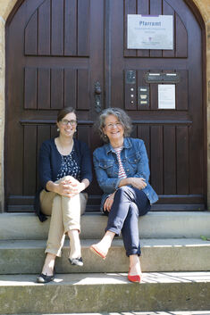 Inga Kaltschnee (links) und Ute Stolz teilen sich künftig die Pfarrstelle in Neidlingen und Hepsisau gleichberechtigt.Foto: Pete