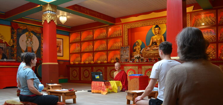 Die Nonne Ani Semchi gibt im Tibetisch-Buddhistischen Zentrum in Kirchheim einen Kurs, der auch online übertragen wird. Foto: pr