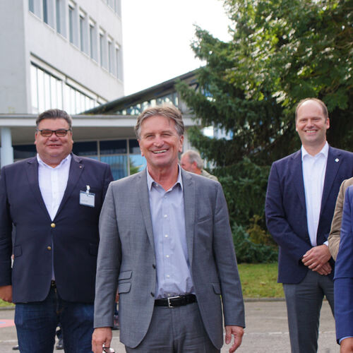 Von links: Matthias Gastel, Mdb (Grüne), Marc Lippe, GF Malteser Neckar-Alb, Gesundheitsminister Manne Lucha (Grüne), Carsten vo
