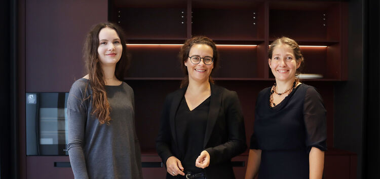 Das Team (v.¿l.): Antonia Franke (Bachelor of Arts Innenarchitektur), Stefanie Rau-Bauer (Geschäftsführerin und Innenarchitektin