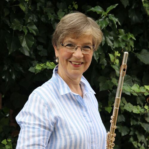 Seit 52 Jahren ist die Querflöte „ihr“ Instrument: Elisabeth Deinhard ist eine Flötistin aus Leidenschaft.Foto: Rainer Kellmayer