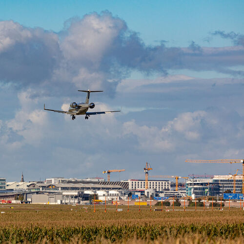 Die Abflugroute am Stuttgarter Flughafen wird möglicherweise geändert. Foto: Carsten Riedl