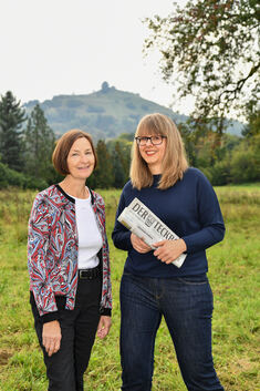 Sie weiß, wie Schwaben schwätzen: Sylvia Scheufele hat Cindy Jäger (rechts) geholfen, Teile ihres ­Romans ins Schwäbische zu übe
