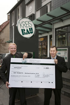 Das Kreisbau-Vorstandsduo, Georg Hörmann (links) und Bernd Weiler, unterstützt die Aktion mit einer vierstelligen Spende.Foto: J