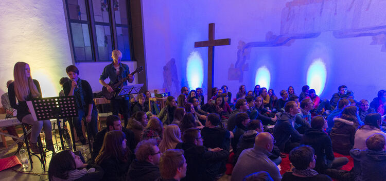Die Katholiken im Landkreis haben eine frisch „geborene“ Jugendkirche, die vier Mal jährlich in Wernau stattfindet.Foto: Peter D