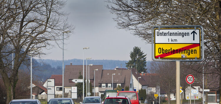 Vom Lindenhof bis zum Feuerwehrgerätehaus in Unterlenningen verläuft wegen Sanierungsarbeiten der Verkehr einspurig. Foto: Jean-