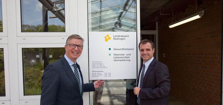 „Diese Lösung tut Plochingen als Zentrum gut“, sagt Landrat Heinz Eininger (links) zum Umbau des früheren Kreiskrankenhauses in