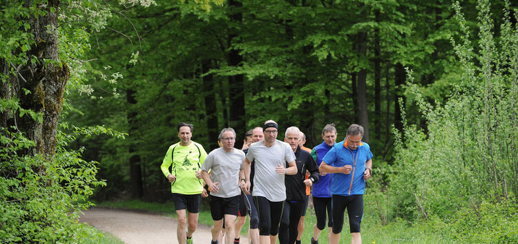 Ob joggend oder walkend: Beim Lauftreff Kirchheim ist für jeden Fitnessjünger etwas dabei. Fotos: Markus Brändli