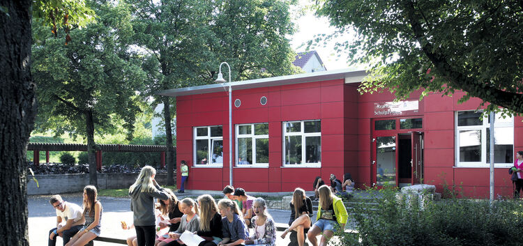Der rote Realschul-Pavillon am Bildungszentrum Wühle wird zum neuen Kinder- und Jugendtreff umfunktioniert. Beim Jugendforum kön