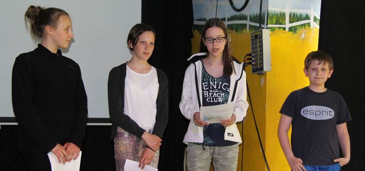 Die Schüler des Ludwig-Uhland-Gymnasiums Kirchheim präsentierten Umfrageergebnisse zum Thema Rauchen.Foto: pr