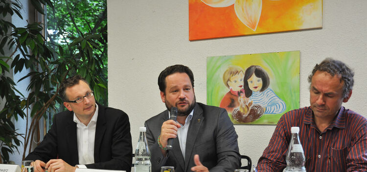 Andreas Schwarz, Minister Alexander Bonde und Gerhard Bronner (von links) auf dem Podium.Foto: Karin Ait Atmane
