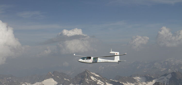 Die Piloten des Elektroflugzeugs konnten die grandiose Kulisse der Alpen genießen.Foto: pr