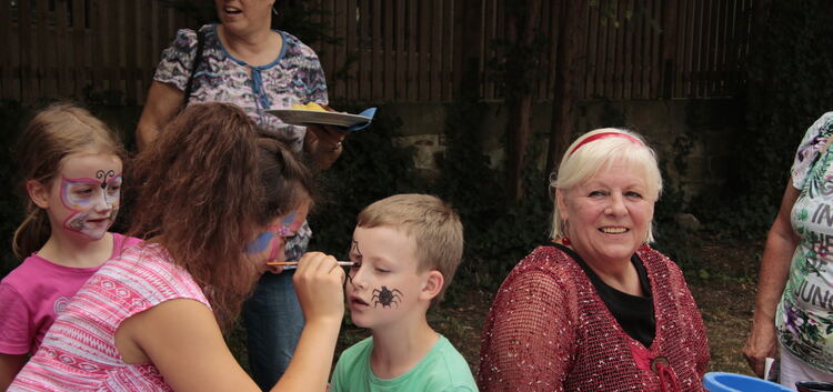 Frisch geschminkt, freuten sich auch die Kinder im Garten der Linde über ein gelungenes Sommerfest.Foto: Nicole Mohn
