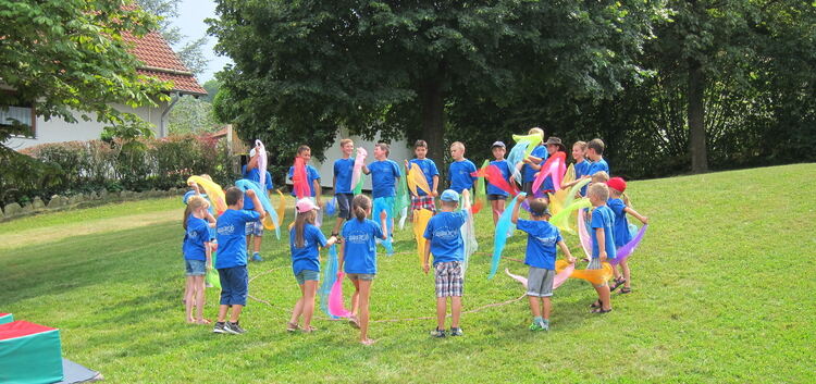 An sieben Stationen konnten sich die Kinder beim Sommerfest der Neidlinger Grundschule austoben. Foto: pr