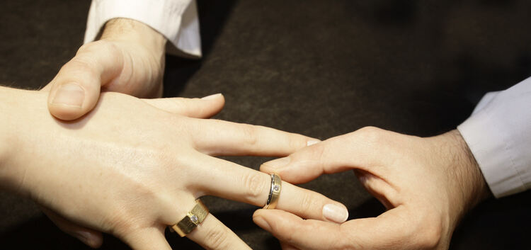 Der Ringtausch besiegelt den Bund der Ehe. Der 15. August ist ein beliebtes Heiratsdatum.Foto: Jean-Luc Jacques