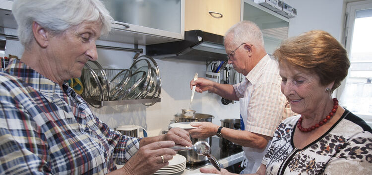 Seit mehr als zehn Jahren gibt es bei Forum Altern den Mittagstisch, der bei den Senioren sehr gut ankommt.Fotos: Jean-Luc Jacqu