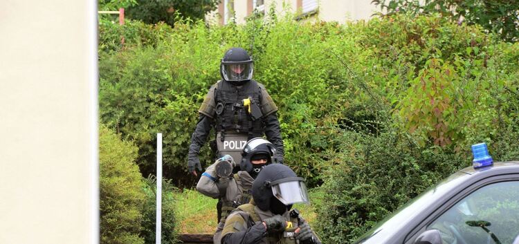 Ein Spezialeinsatzkommando fand den 48-Jährigen leblos im Keller des Wohnhauses.Foto: 7aktuell, Oskar Eyb