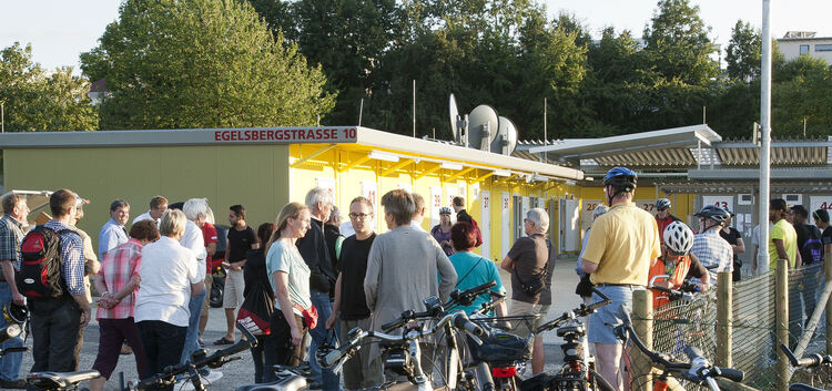 Radtour mit dem Bürgermeistster und Bürgern in Weilheim, u.a. AsylbewerberunterkunftNotunterkunft Weilheimer LindachstadionGemei