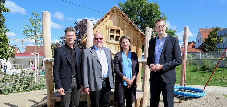 Bürgermeister Rainer Haußmann (links) und Pfarrer Wilfried Veeser (Zweiter von links) stellten den Grünen-Politikern Brigitte Lö