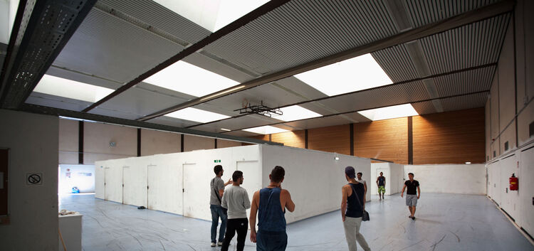 Statt den Handwerkern sind in der Sporthalle in Esslingen-Zell am Wochenende neue Flüchtlinge eingezogen. Die renovierungsbedürf