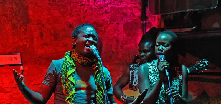 Konzert mit Eric Wainaina aus Kenia im club bastion