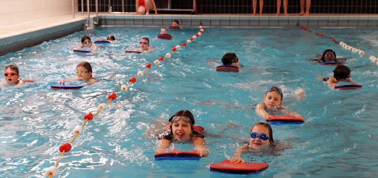 Schwimmunterricht im Lehrschwimmbecken der Weilheimer Limburghalle: Die Zukunft der Bäder ist ein Top-Thema in Weilheim.Foto: Ma