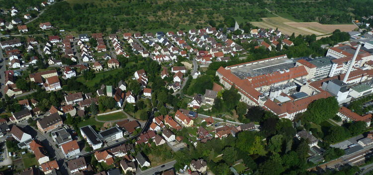 Das 8,6 Ar große Grundstück (rot umrandet) an der Oberlenninger Adolf-Scheufelen-Straße wurde über Monate als Standort für eine