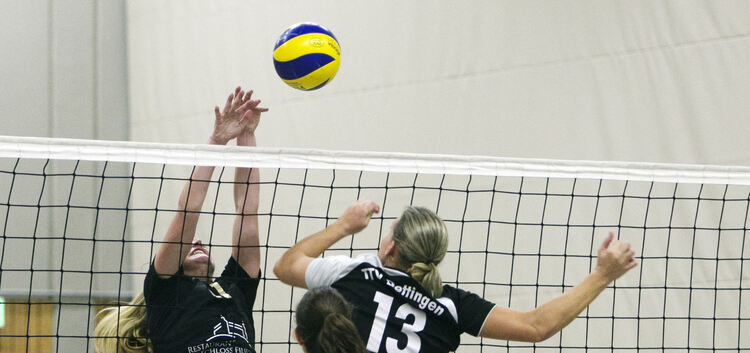 Mit Schmackes: Die Dettinger Volleyballerinnen haben dem Sieg in Nürtingen (Spielszene mit Clarissa Preuß beim Schmettern) einen