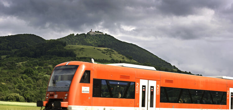 Mindestens bis 2028 ist die Teckbahn zwischen Oberlenningen und Kirchheim gesichert. Davon geht Matthias Gastel aus. Foto: Jean-