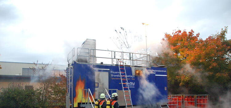 Einsatz im Container: In der Anlage können die Feuerwehrleute unter realen Bedingungen üben.Foto: Andreas Nitsch
