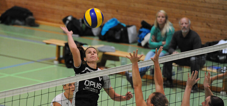 Gut geschmettert war diesmal nicht halb gewonnen: Die Dettinger Volleyballerinnen haben ihre erste Saisonniederlage hinnehmen mü