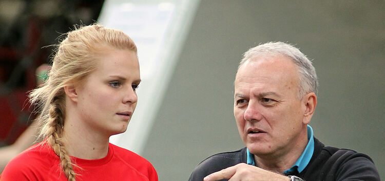 Da geht‘s lang: Trainerfuchs Micky Corucle, hier mit Sprinterin Sabrina Häfele, betreut beim VfB schon seit längerem Lauftalente