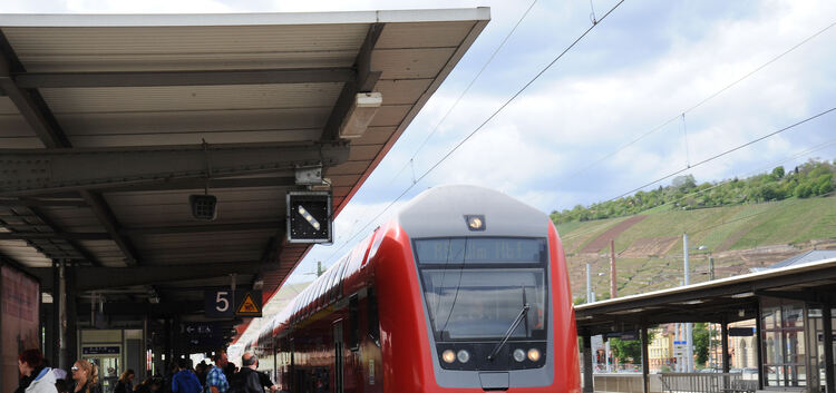 Ein Auslaufmodell: Die Züge der DB Regio werden 2020 der neuen Flotte eines britischen Anbieters weichen müssen.  Foto: Kaier