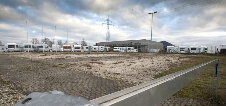 Auf diesem Gelände an der Dettinger Kelterstraße entsteht in den nächsten Tagen eine Zeltunterkunft für hundert Flüchtlinge.Foto