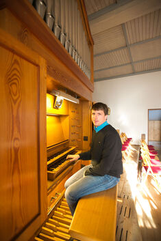 Das Spiel auf der Orgel ist für den Kirchenmusiker Urs Bicheler ein besonders schöner Aspekt seiner Arbeit. Foto: Bulgrin