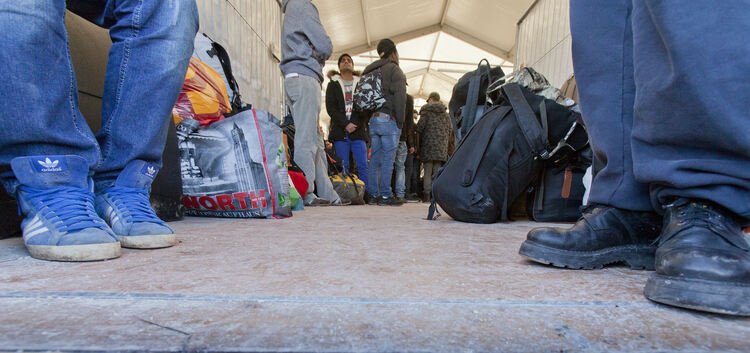 Flüchtlinge in Dettingen ein. Notunterkunft Zelt
