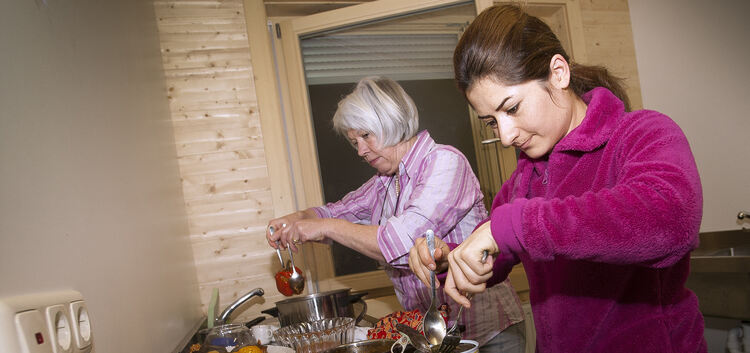 Abendessen im Rahmen des Projekts "Türöffner"Syrische Familie lädt Kirchheimer Familie zum Essen ein