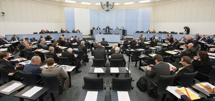 Der Plenarsaal des baden-württembergischen Landtag, aufgenommen am 16.04.2015 in Stuttgart (Baden-Württemberg). Bei einer Debatt
