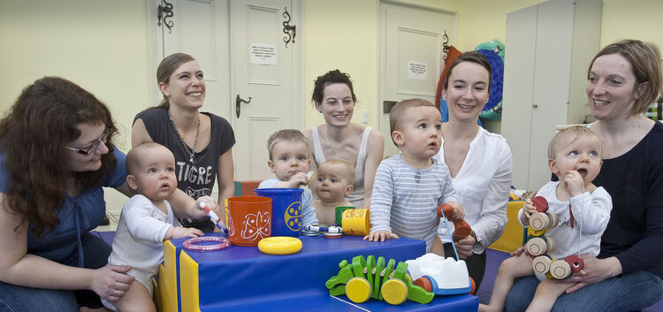 Beliebt sind Eltern-Kind-Kurse, denn Familienarbeit ist das „Basic“ der FBS.Foto: Jean-Luc Jacques