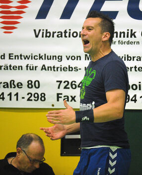 Zwei mit hohen Ansprüchen: Owens Trainer Steffen Klett (links) und Denkendorfs Ralf Wagner wollen hoch in die Bezirksliga.Fotos: