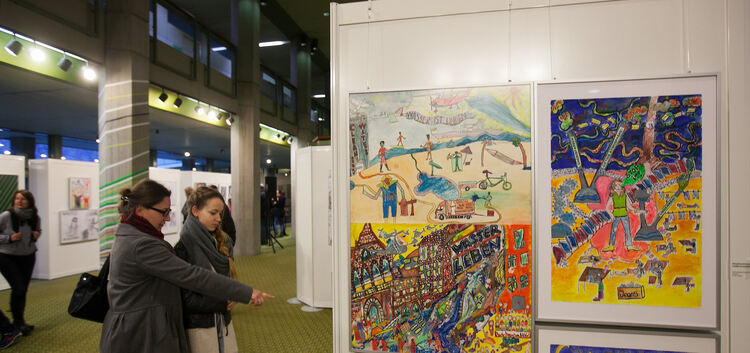 Die Schulkunst-Ausstellung im Esslinger Landratsamt zeigt rund 300 Werke von Schülern der Umgebung.Foto: Bulgrin