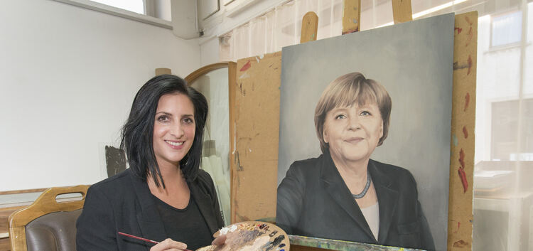 40 Stunden Arbeit stecken in dem Porträt, das Kerstin Starkert von Bundeskanzlerin Angela Merkel gemalt hat.Foto: Peter Dietrich