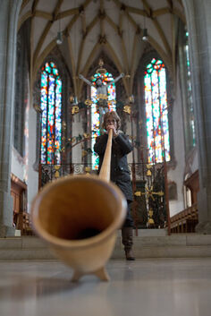Konzert für Alphorn und Orgel. „Alphorn trifft Klassik“ heißt es am Sonntag, 20. März, um 17 Uhr in der Weilheimer Peterskirche.