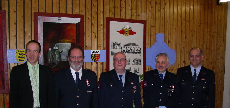 Für 40 Jahre aktiven Feuerwehrdienst wurden Otto Allmendinger, Karl Bölz und Hans-Peter Fink ausgezeichnet. Bürgermeister Johann