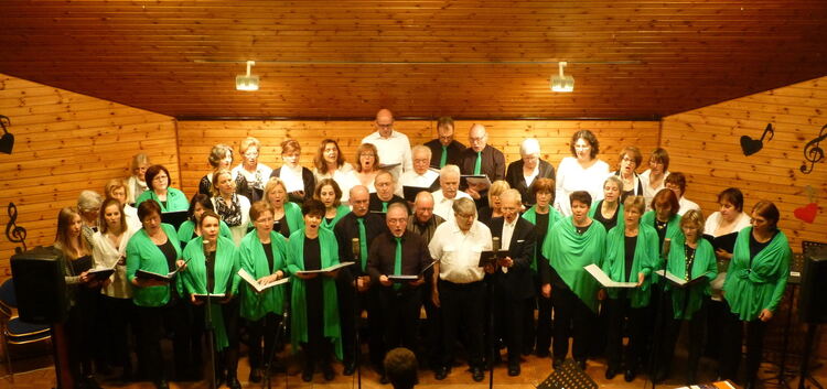 Mal schwungvoll, mal getragen - die Sänger präsentierten im Lindorfer Bürgerhaussaal eine große Bandbreite an Liedern.Foto: pr