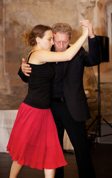 Gefühlvoll Tango tanzen