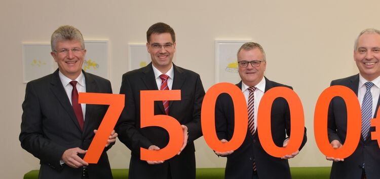 Volksbank spendet mit vollen Händen: Wolfgang Mauch, Vorstandsvorsitzender, Martin Winkler, Vorstand, Roland ­Liebrich, Bereichs