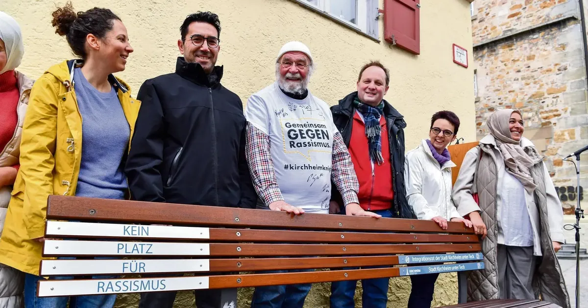 Auf dieser Bank ist „Kein Platz für Rassismus“ Kirchheim Teckbote