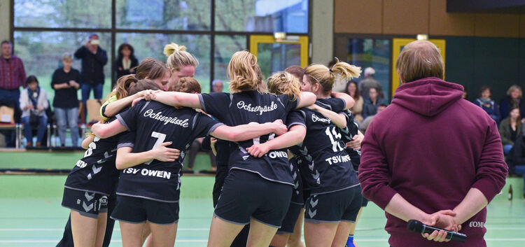 Freude bei Owens Handballfrauen: Der TSVO beendet die Bezirksligasaison auf dem dritten Tabellenplatz. Foto: Markus Brändli