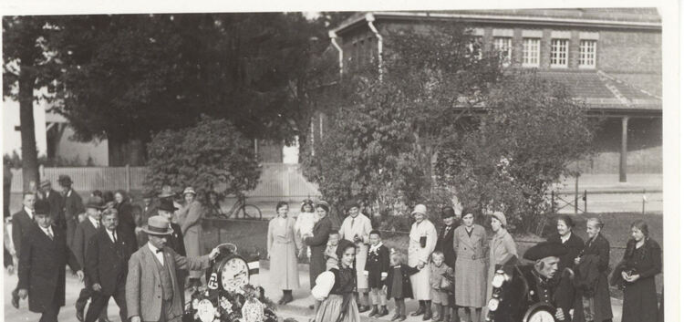 Die Nationalsozialisten förderten Mai-Umzüge nach Kräften. Das Foto vom Mai-Umzug in KIrchheim aus dem Jahr 1933 zeigt den Wagen